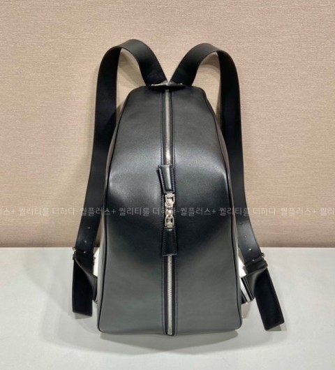 프라다 2VZ099 레더 트라이앵글 백팩