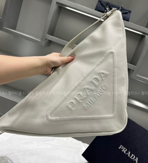 프라다 2VY007 트라이앵글 숄더 크로스백 남성용