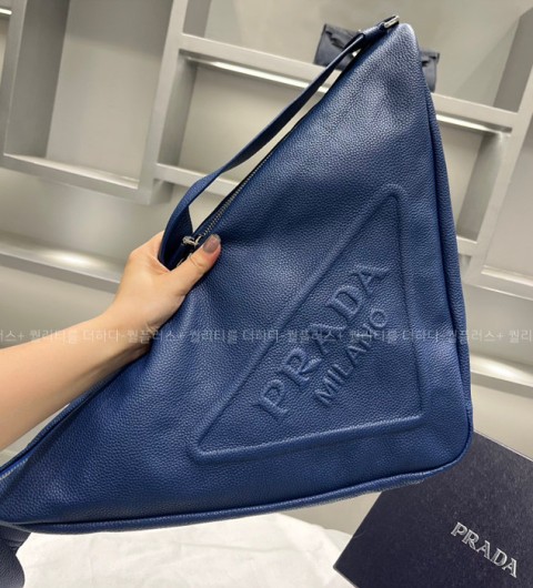 프라다 2VY007 트라이앵글 숄더 크로스백 남성용