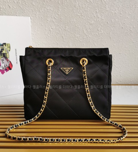 프라다 1BD621 퀄팅 나일론 체인 숄더백