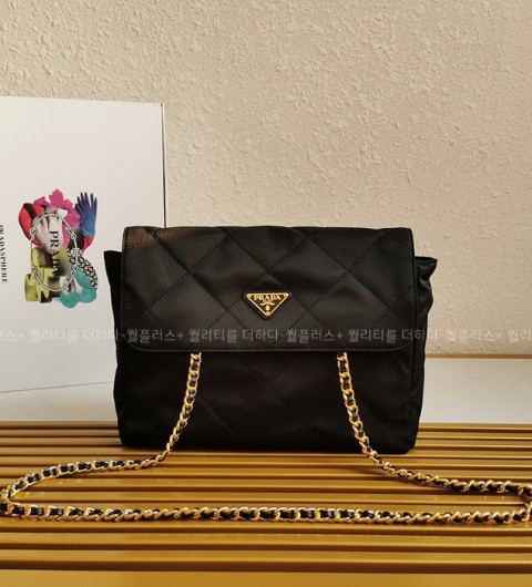 프라다 1BD622 퀄팅 나일론 체인 숄더백
