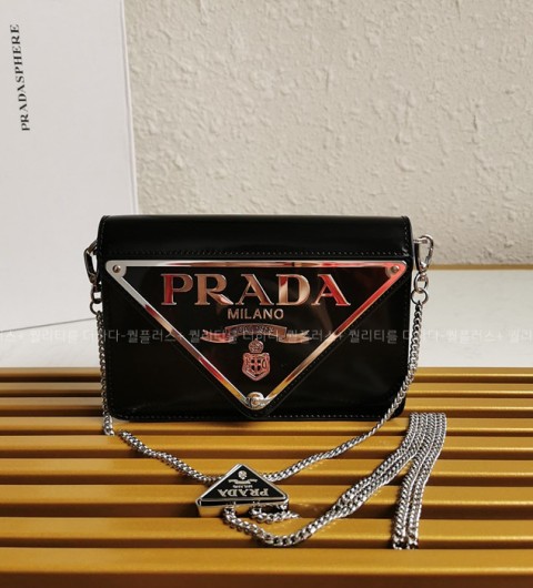 프라다 1BH189 브러시드 레더 맥시 트라이앵글 로고 체인백