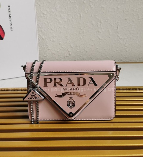 프라다 1BH189 브러시드 레더 맥시 트라이앵글 로고 체인백