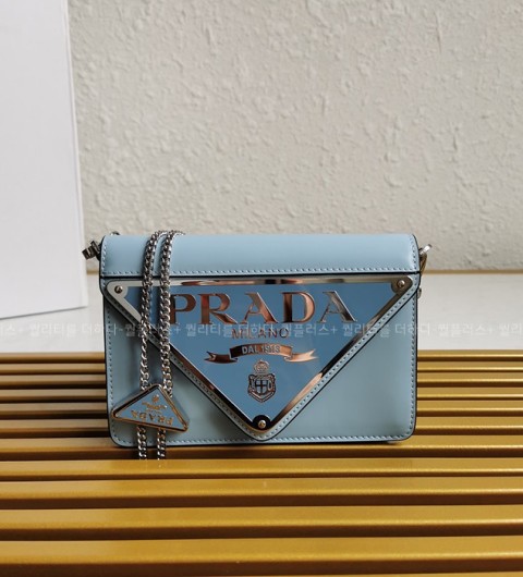 프라다 1BH189 브러시드 레더 맥시 트라이앵글 로고 체인백