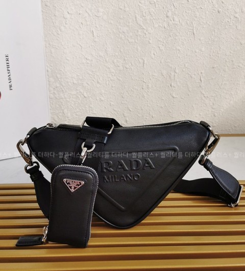 프라다 1BH190 트라이앵글 숄더백
