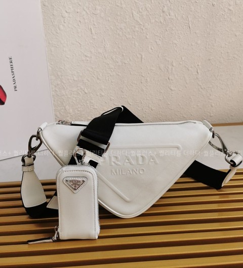 프라다 1BH190 트라이앵글 숄더백