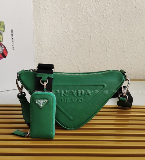 프라다 1BH190 트라이앵글 숄더백