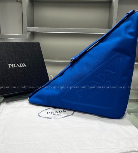 프라다 2VY007 트라이앵글 크로스백 남성용