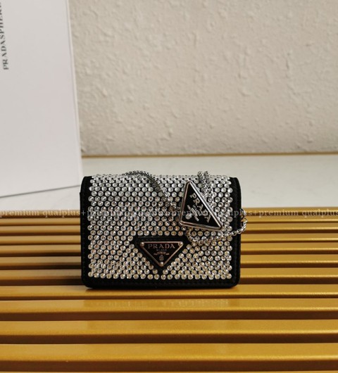 프라다 1MR024 체인 스트랩 크리스탈 카드홀더