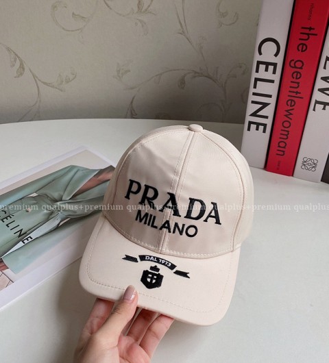 프라다 로고 자수 볼캡 모자 남녀공용