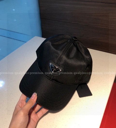 프라다 삼각 로고 볼캡 모자 남녀공용