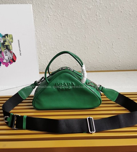 프라다 1BB082 트라이앵글 레더 토트백