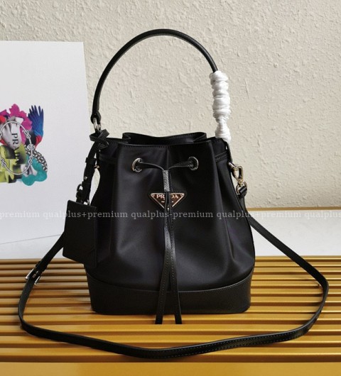 프라다 1BE055 사피아노 레더 스트랩 버킷백