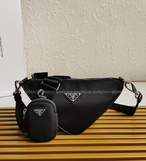 프라다 1BH046 트라이앵글 나일론 크로스백 남녀공용