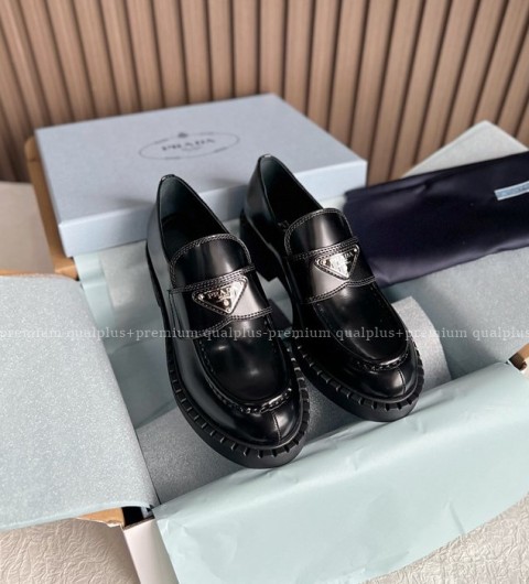 프라다 초콜릿 브러시드 가죽 로퍼 여성용