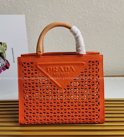 프라다 1BG405 트라이앵글 로고 아일릿 탑핸들백