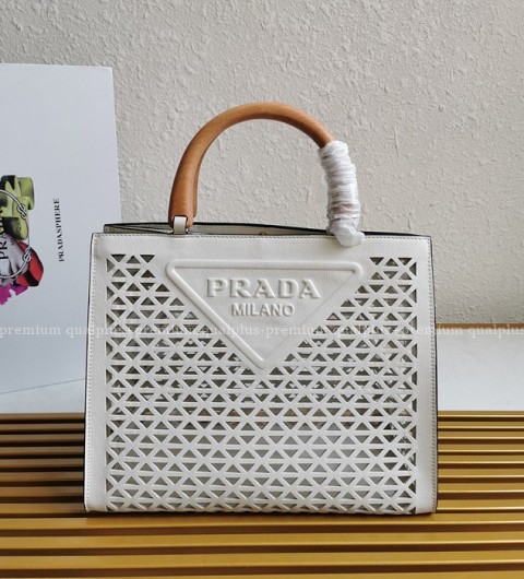 프라다 1BG405 트라이앵글 로고 아일릿 탑핸들백