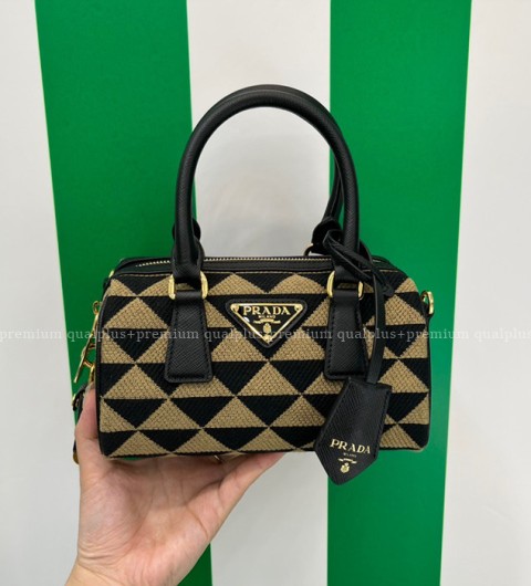 프라다 1BB846 심볼 자수 탑핸들백