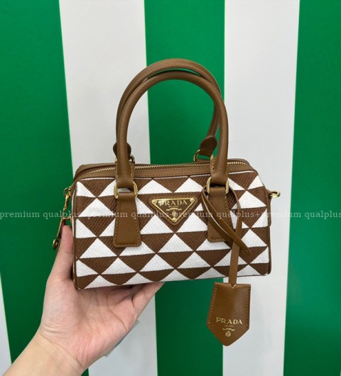 프라다 1BB846 심볼 자수 탑핸들백