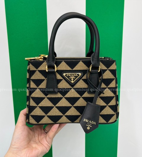 프라다 1BA906 심볼 자수 미니 탑핸들백