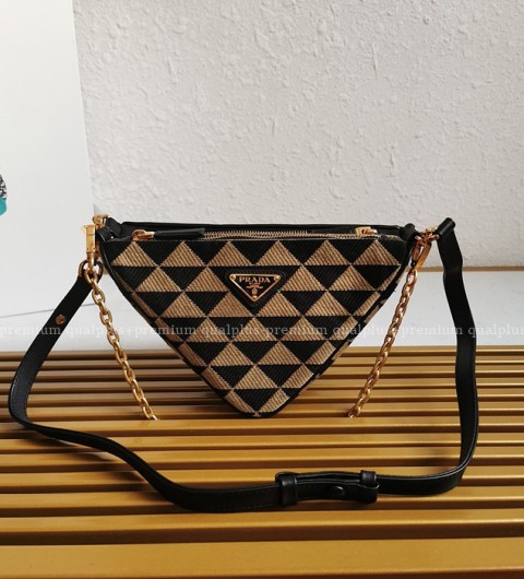 프라다 1BC176 심볼 로고 트라이앵글 숄더백 남녀공용
