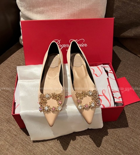 로저비비에 플라워 스트라스 버클 펌프스 플랫 여성용