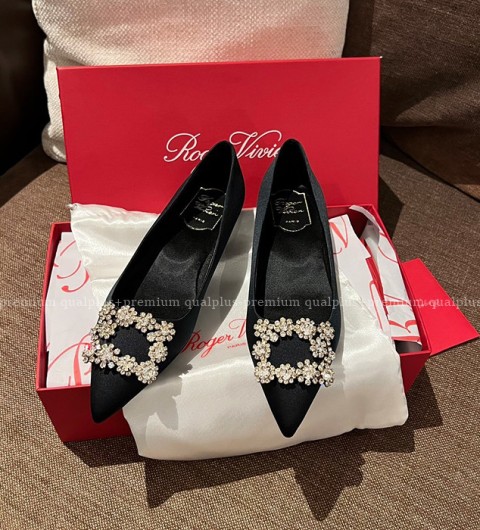 로저비비에 플라워 스트라스 버클 펌프스 플랫 여성용