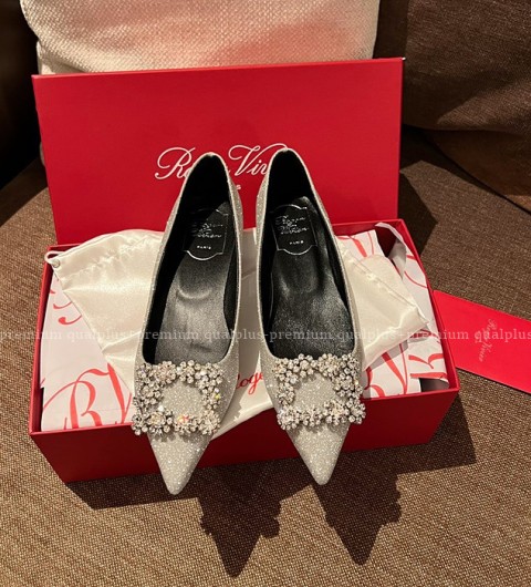 로저비비에 플라워 스트라스 버클 펌프스 플랫 여성용