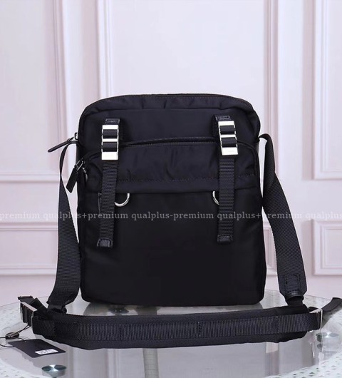 [국내배송] 프*다 메신저 백 남성용