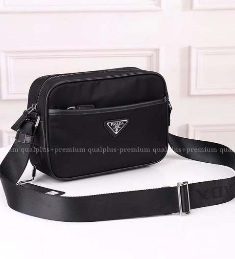 [국내배송] 프*다 최신상 나일론 크로스 바디백 남성용