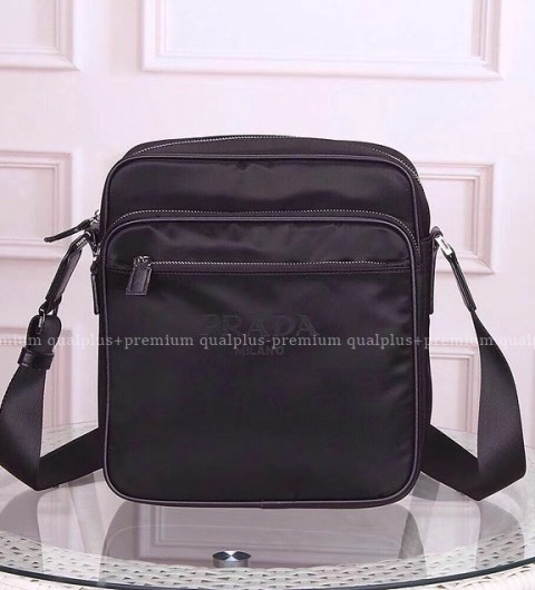 [국내배송] 프*다 최신상 메신저백