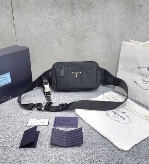 [국내배송] 프*다 리나일론 삼각 로고 바이크 힙색 남성용