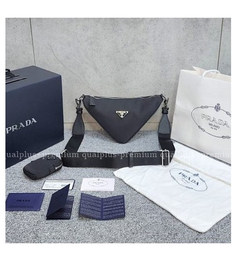 [국내배송] 프*다 22ss 리나일론 트라이앵글 크로스백 남녀공용