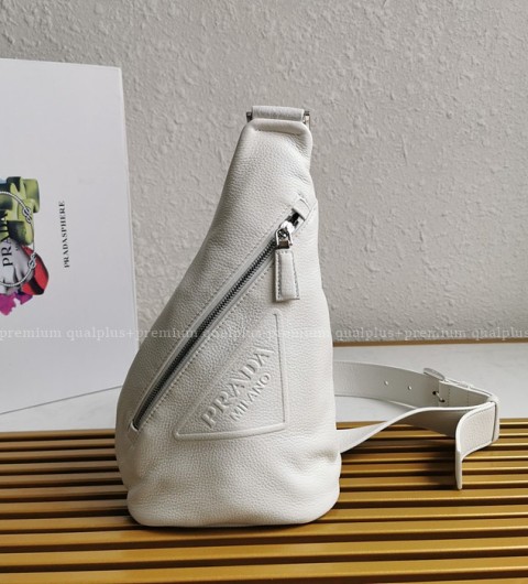 프라다 2VZ098 로고 원 숄더 크로스백 남성용