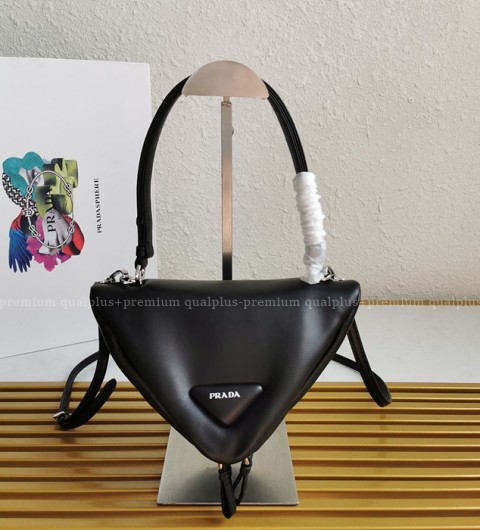 프라다 1BA315 트라이앵글 패디드 토트 탑핸들백