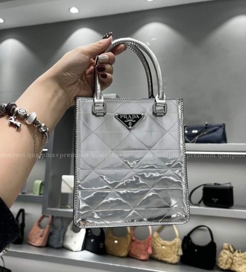 프라다 1BA334 메탈릭 삼각 로고 토트백 스몰