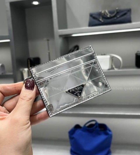 프라다 2TL440 메탈릭 카드지갑 목걸이