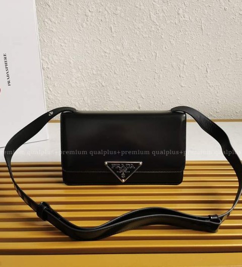 프라다 1BD321 엠블럼 브러시드 가죽 숄더백