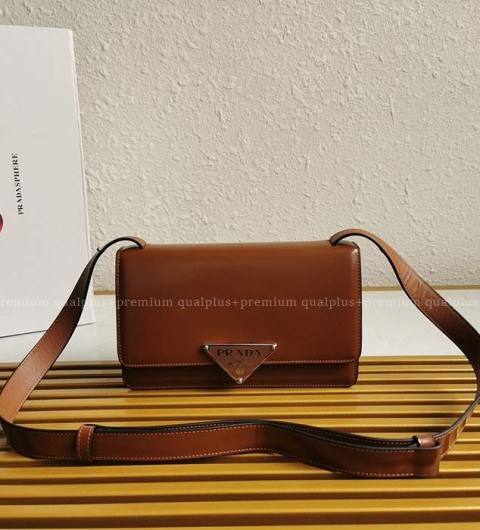 프라다 1BD321 엠블럼 브러시드 가죽 숄더백