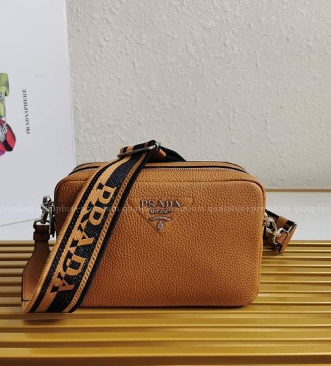 프라다 1BH082 비텔로 다이노 가죽 숄더백