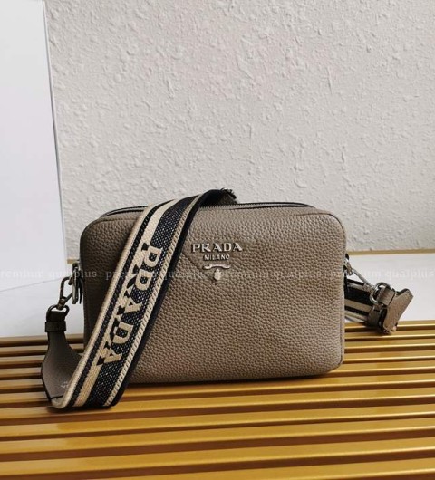 프라다 1BH082 비텔로 다이노 가죽 숄더백