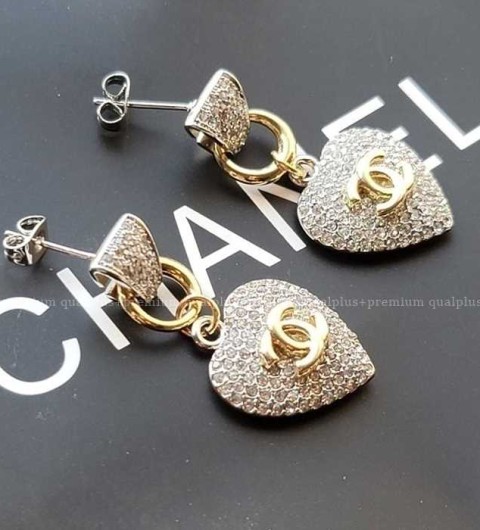 [국내배송] 샤* 큐빅 하트 로고 귀걸이