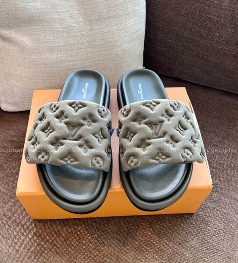 루이비통 엠보싱 모노그램 슬리퍼 여성용