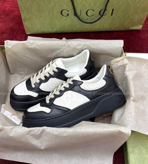 구찌 GG 엠보스 스니커즈 남녀공용