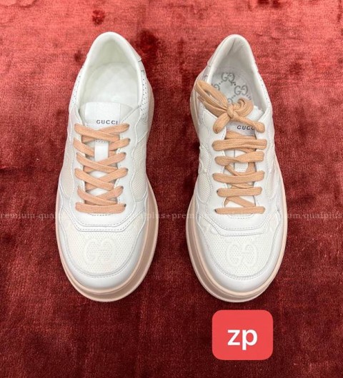 구찌 GG 엠보스 스니커즈 여성용