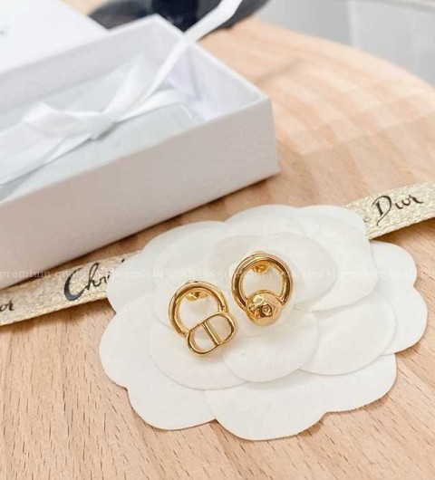 [국내배송] 디* 비대칭 스터드 귀걸이