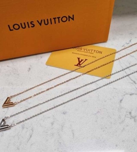[국내배송] 루*비통 에센셜 V서플 목걸이 (2color)