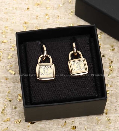 샤넬 자물쇠 CC 이어링 귀걸이 여성용