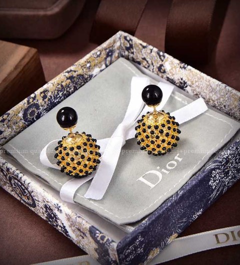 디올 볼 진주 귀걸이