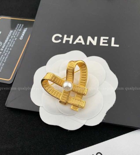 샤넬 빈티지 진주 하트 브로치
